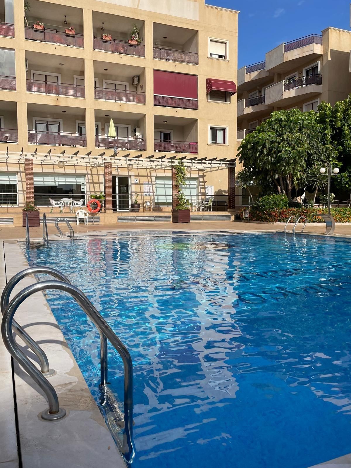 Schwimmbecken von Wohnungen zum Verkauf in Orihuela