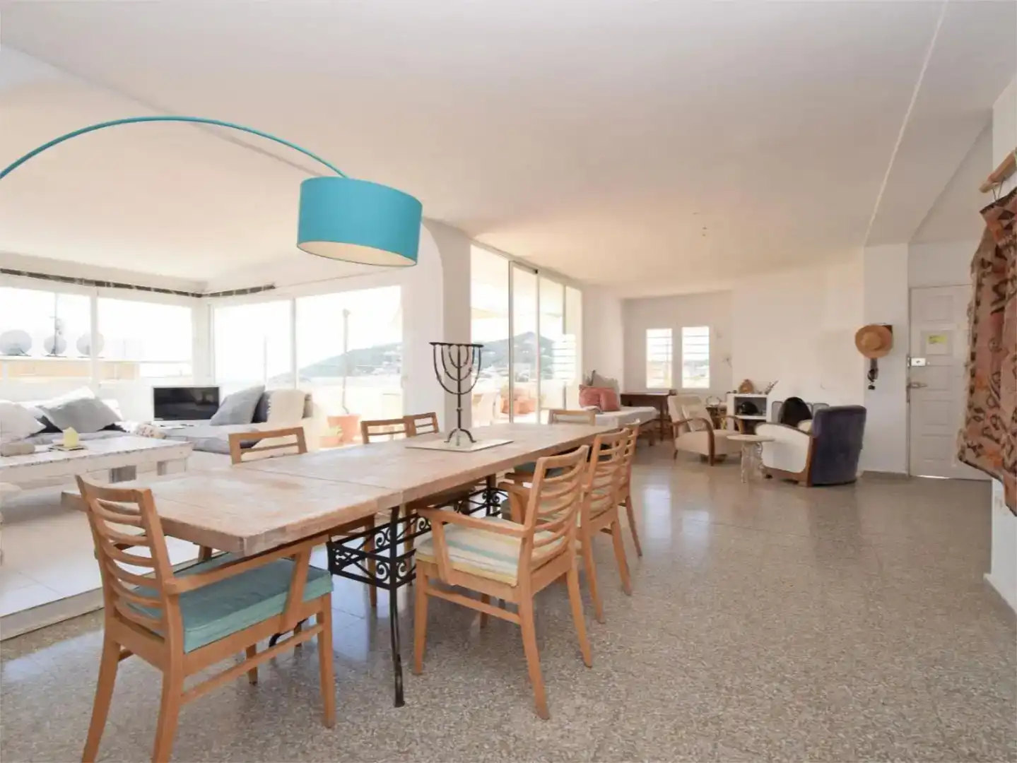 Esszimmer von Dachboden zur Miete in Santa Eulària des Riu mit Klimaanlage und Balkon