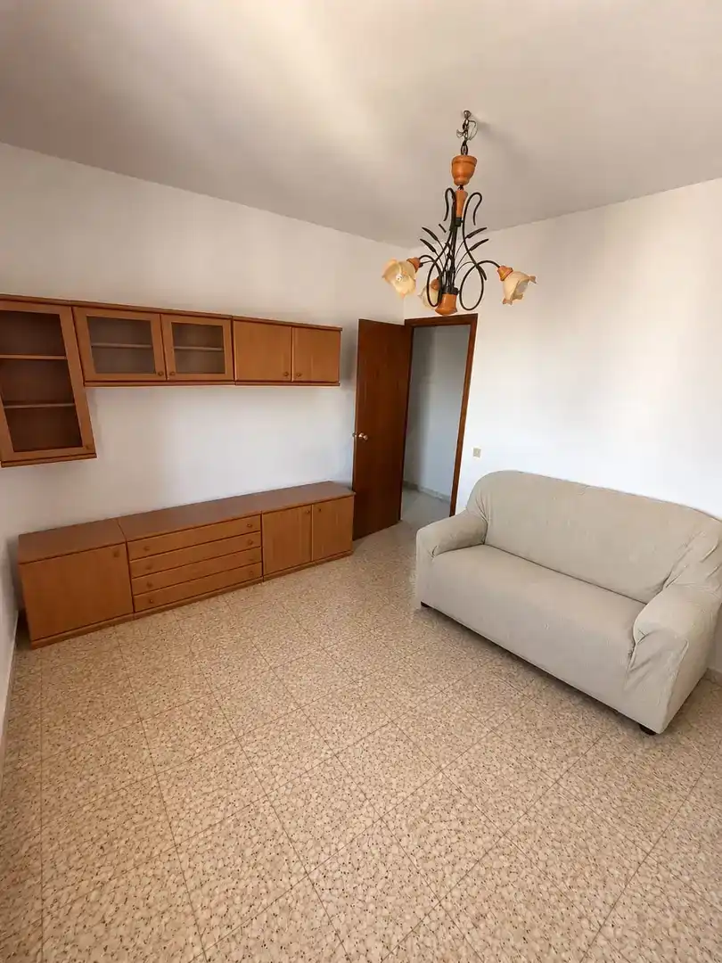 Sala d'estar de Pis en venda en Aguilar de la Frontera amb Aire condicionat, Traster i Moblat
