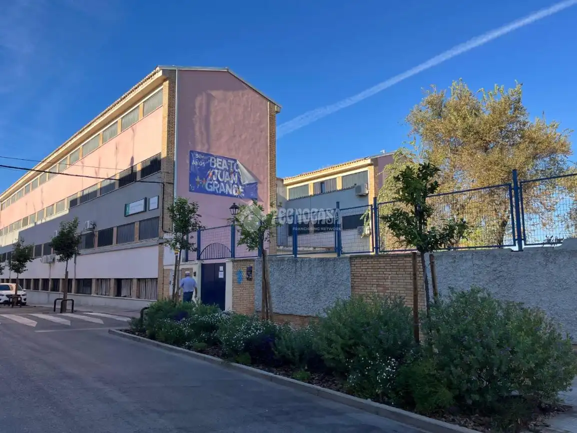 Vista exterior de Piso en venta en Carmona, Sevilla