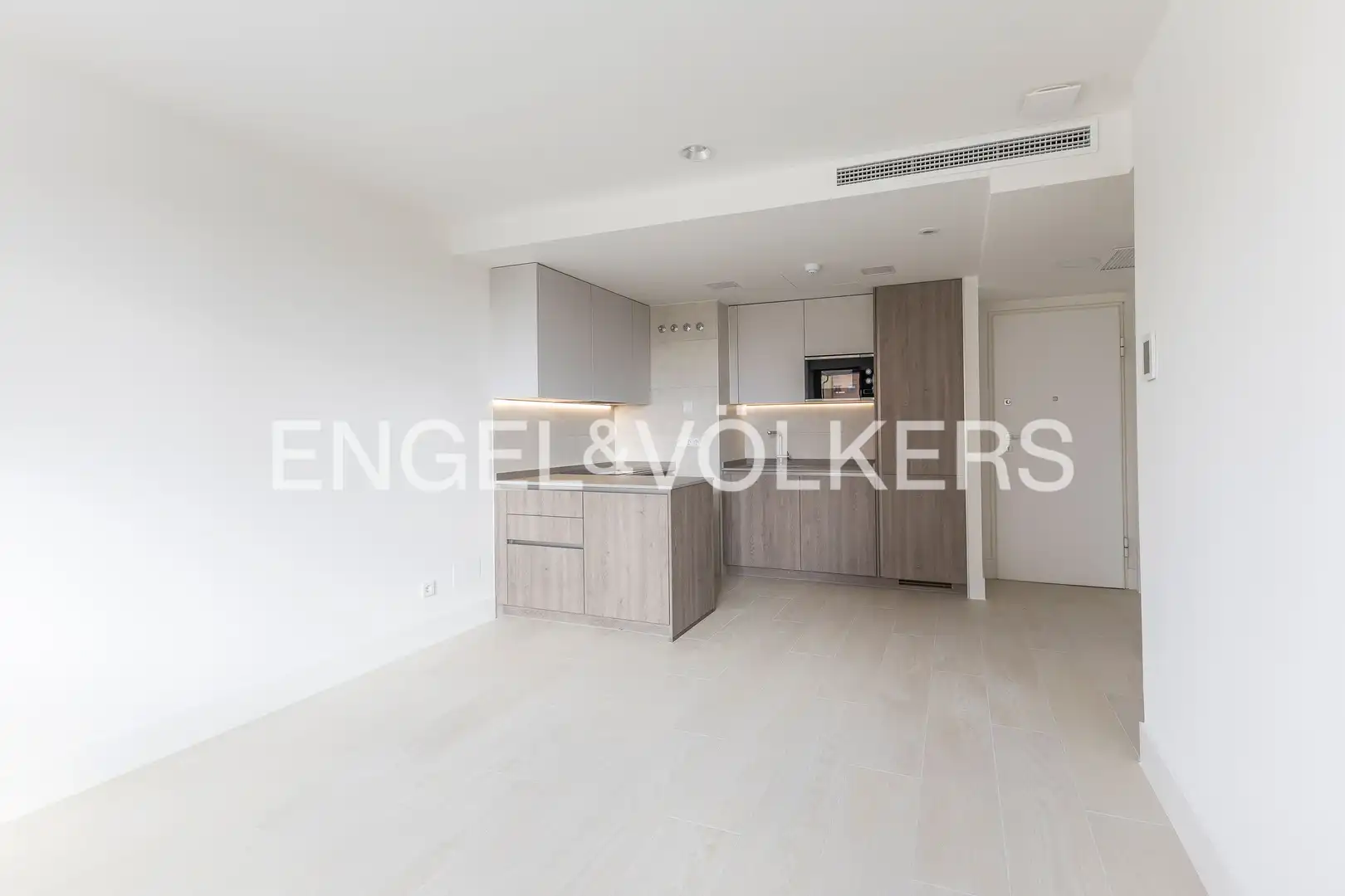 Living room of Flat for rent in Madrid  with Air Conditioner, Heating and Storage room