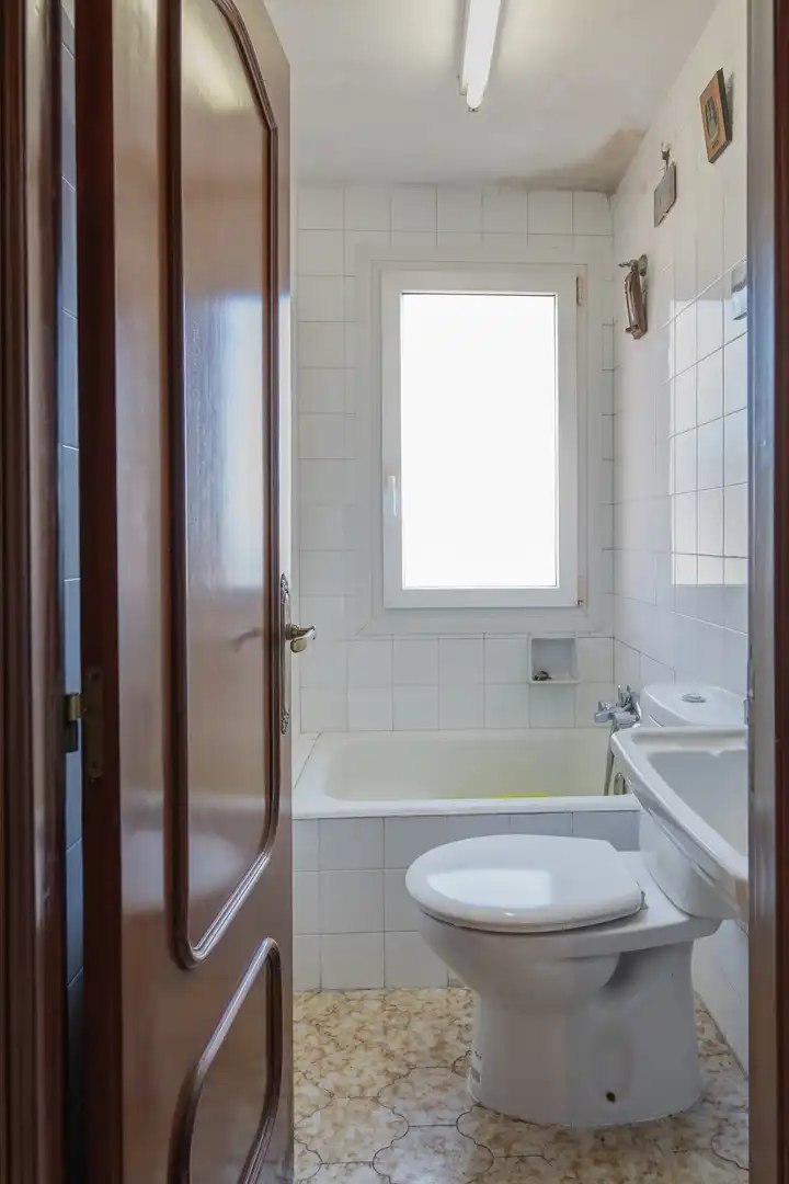 Baño de Piso en venta en Oviedo  con Calefacción, Parquet y Trastero