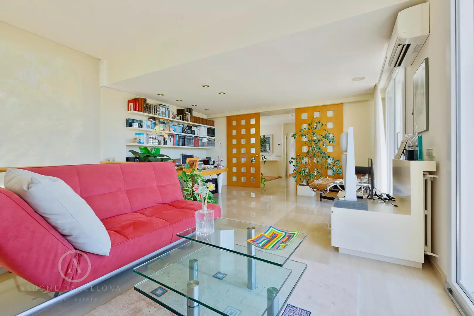 Sala d'estar de Casa o xalet en venda en Castelldefels amb Aire condicionat, Calefacció i Jardí privat