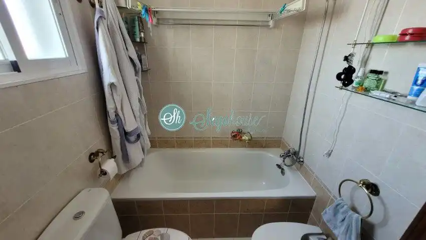 Bathroom of Flat for sale in Segovia  with Heating, Parquet flooring and Terrace