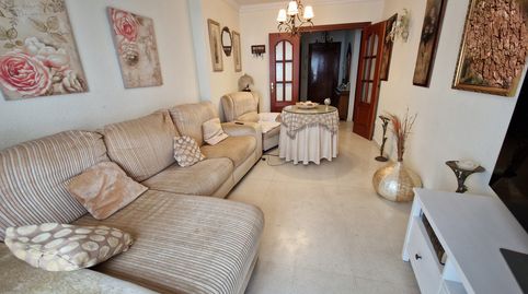 Apartamento situado en el pleno centro de Estepona, en la calle Real, a 50 metros del paseo marítimo y la playa