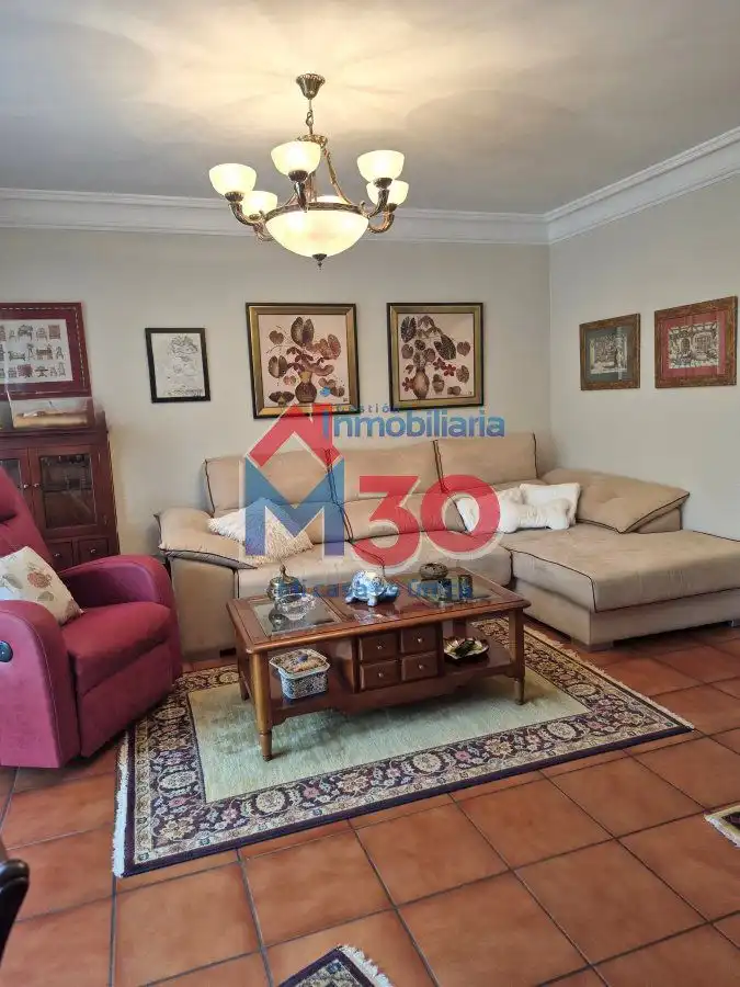 Sala d'estar de Casa adosada en venda en Miranda de Ebro amb Calefacció, Terrassa i Traster