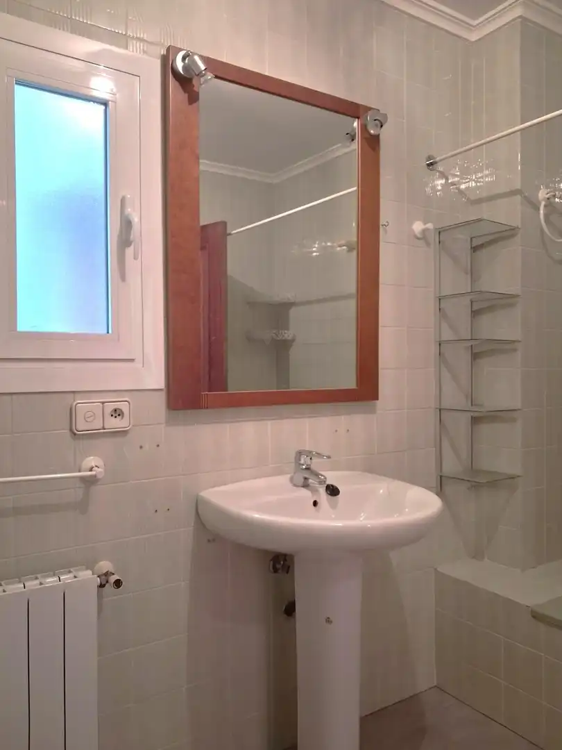 Bathroom of Flat for sale in Requena, Valencia