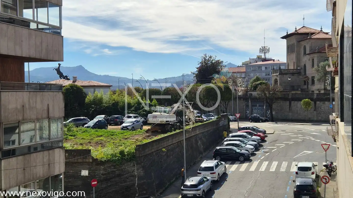 Parking de Piso en venta en Vigo  con Calefacción, Trastero y Amueblado