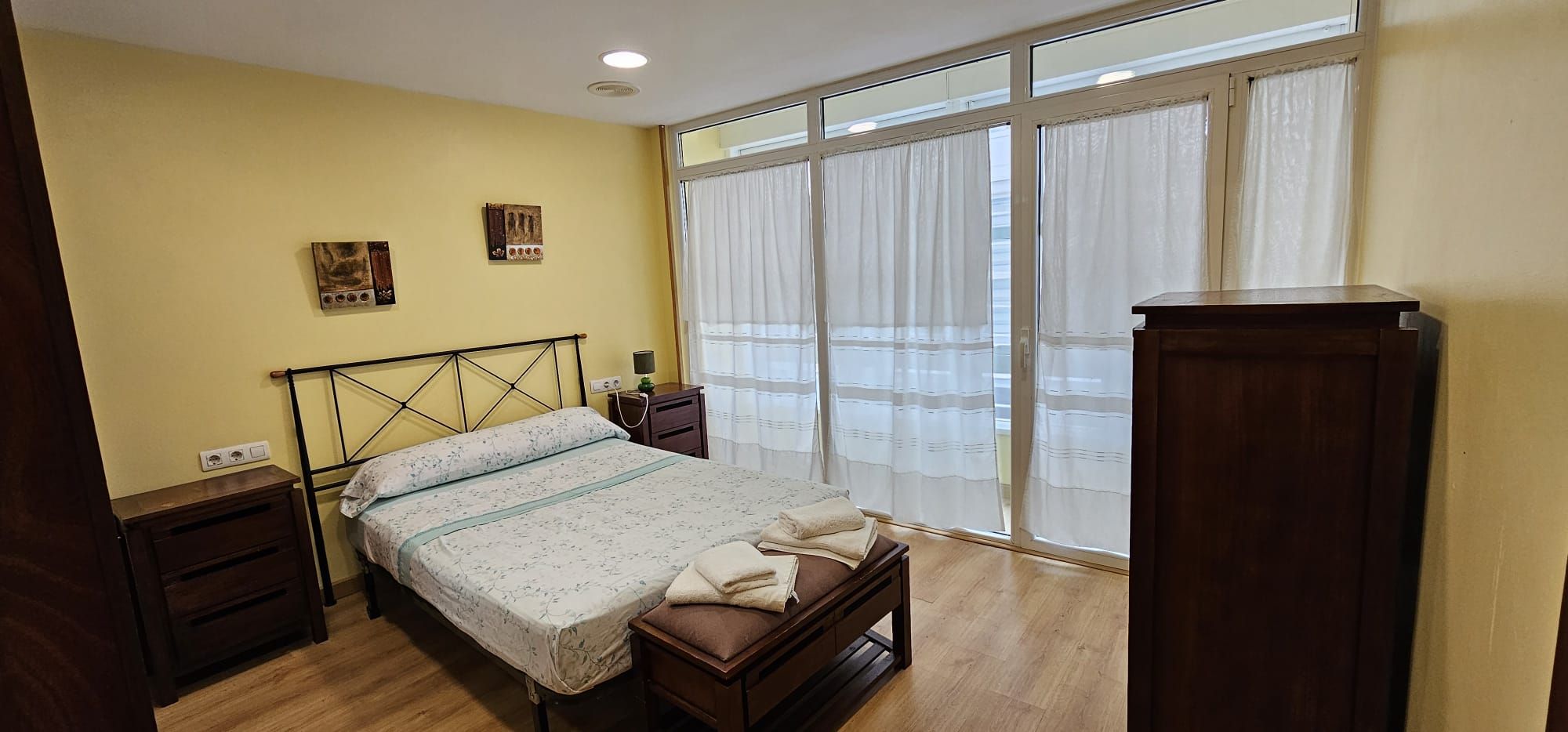 Schlafzimmer von Wohnungen miete in Viveiro mit Heizung, Terrasse und Möbliert