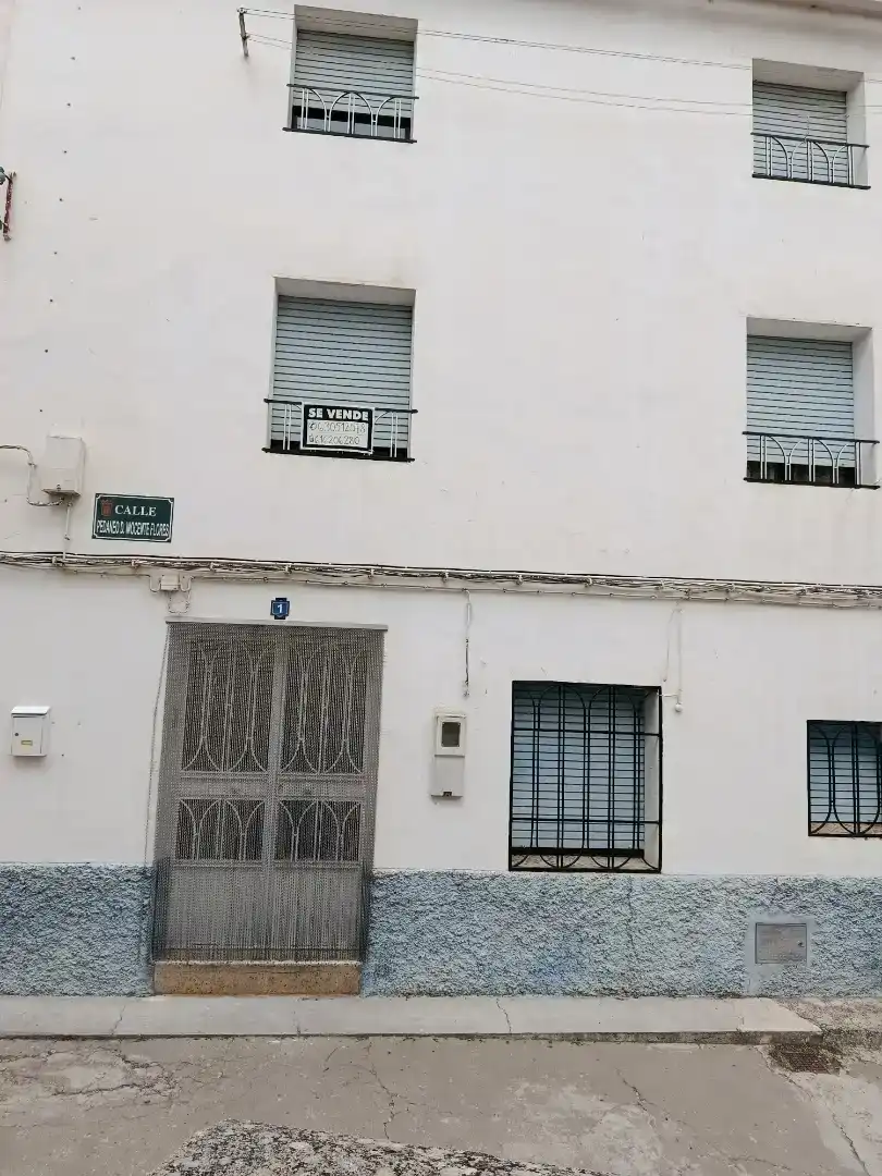 Vista exterior de Casa adosada en venda en Santiago-Pontones amb Moblat