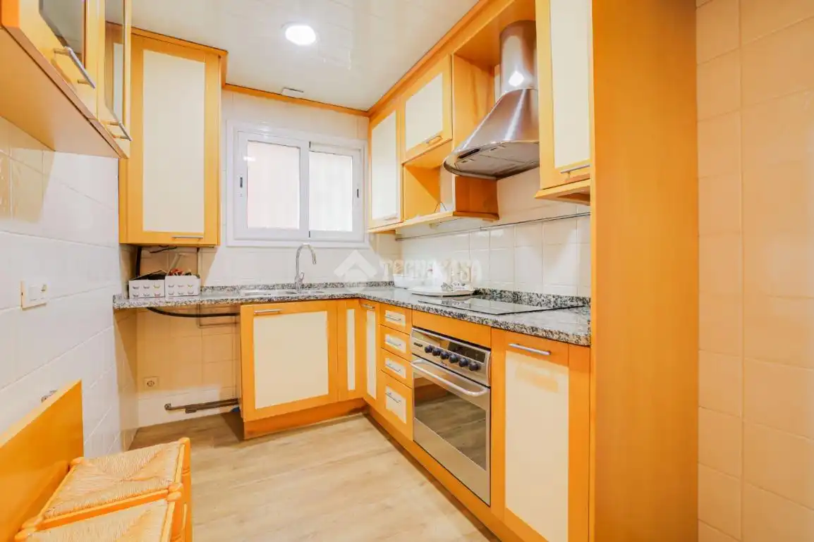 Cocina de Piso en venta en Barcelona con Calefacción y Balcón