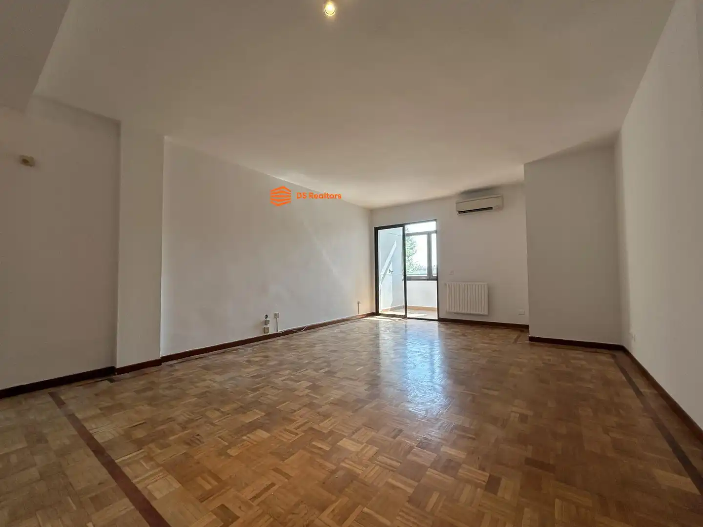 Living room of Flat for rent in Madrid  with Heating, Terrace and Storage room