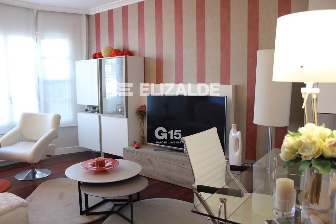 Sala de estar de Casa adosada en venta en Lasarte-Oria con Aire acondicionado, Calefacción y Jardín privado