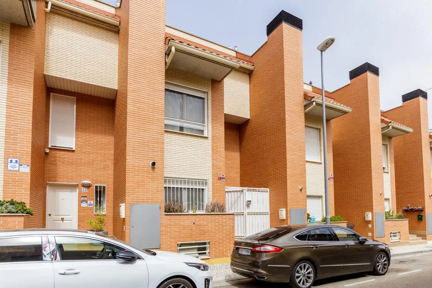 Vista exterior de Casa adosada en venda en María de Huerva amb Calefacció, Jardí privat i Terrassa