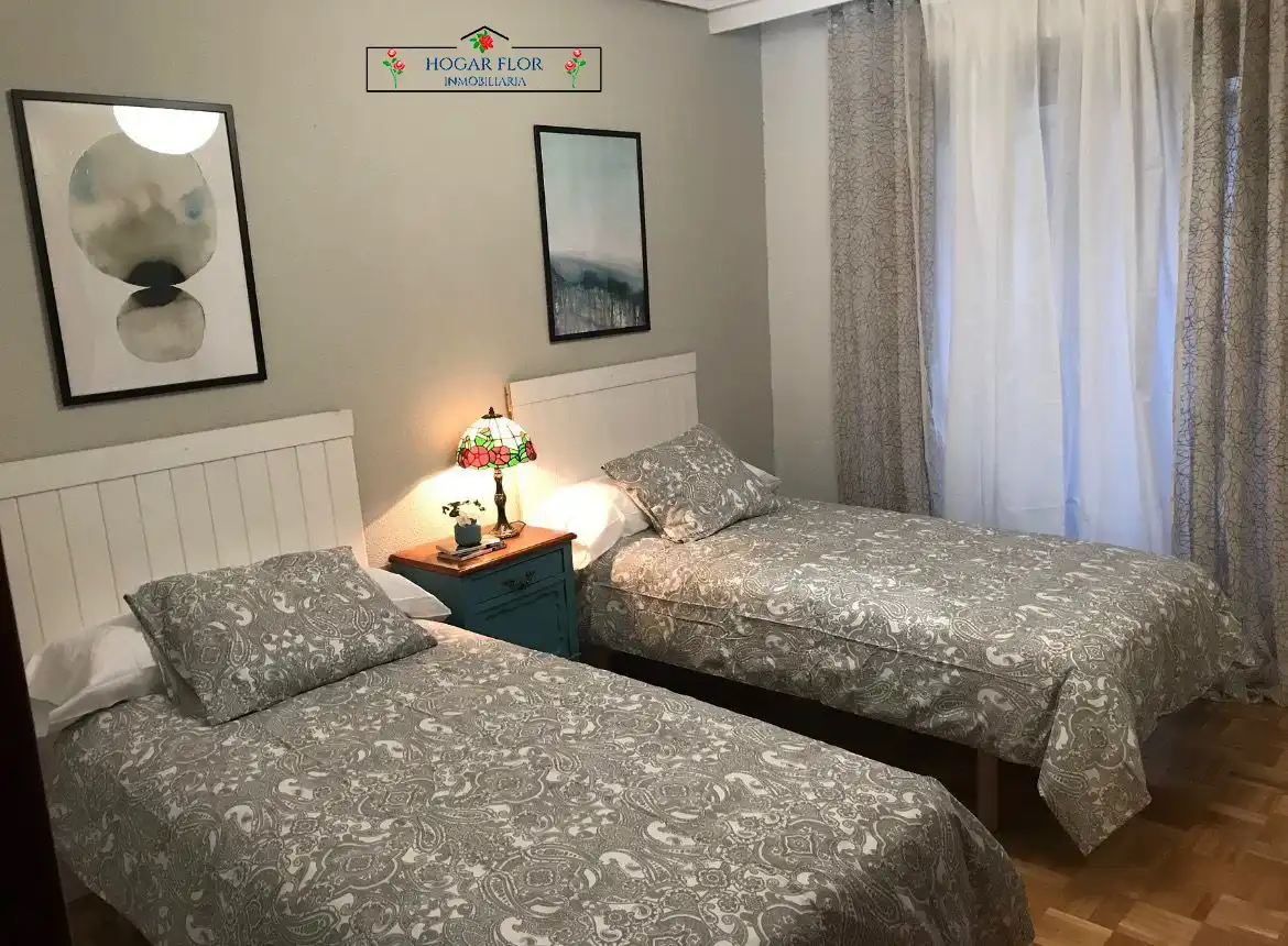 Schlafzimmer von Wohnung zum Verkauf in Salamanca mit Klimaanlage, Heizung und Parkett
