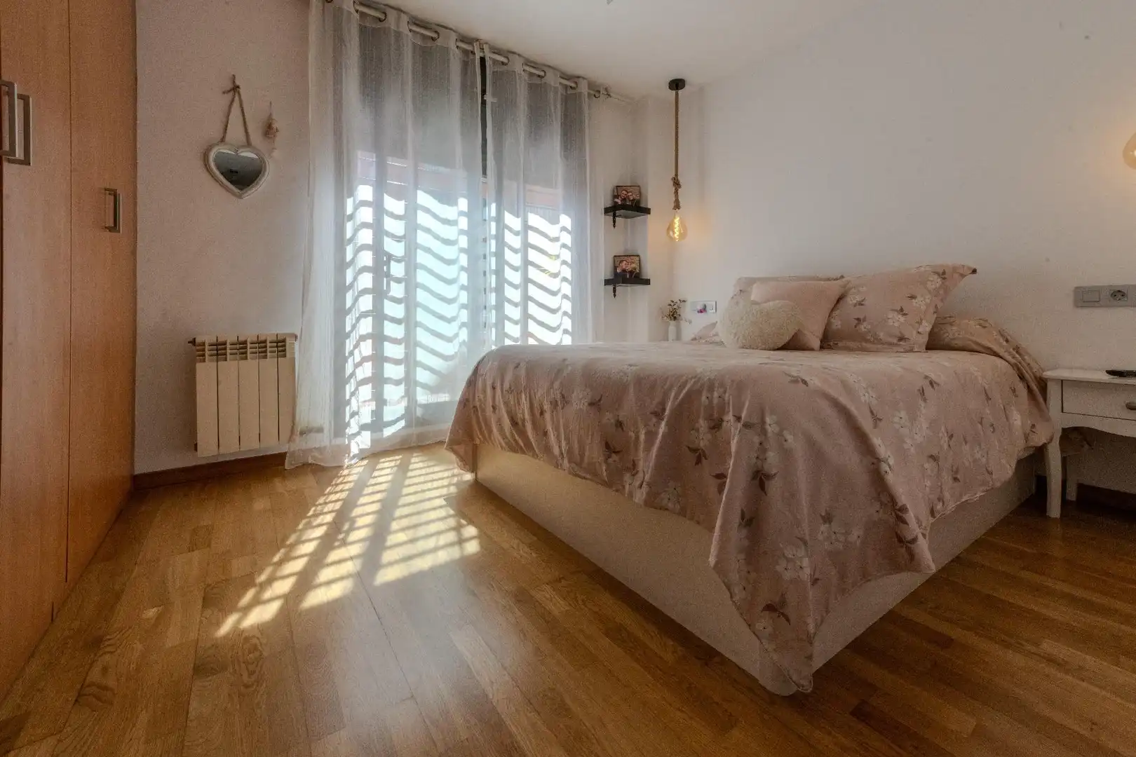 Habitación de Planta baja en venta en Sabadell con Aire acondicionado, Calefacción y Jardín privado
