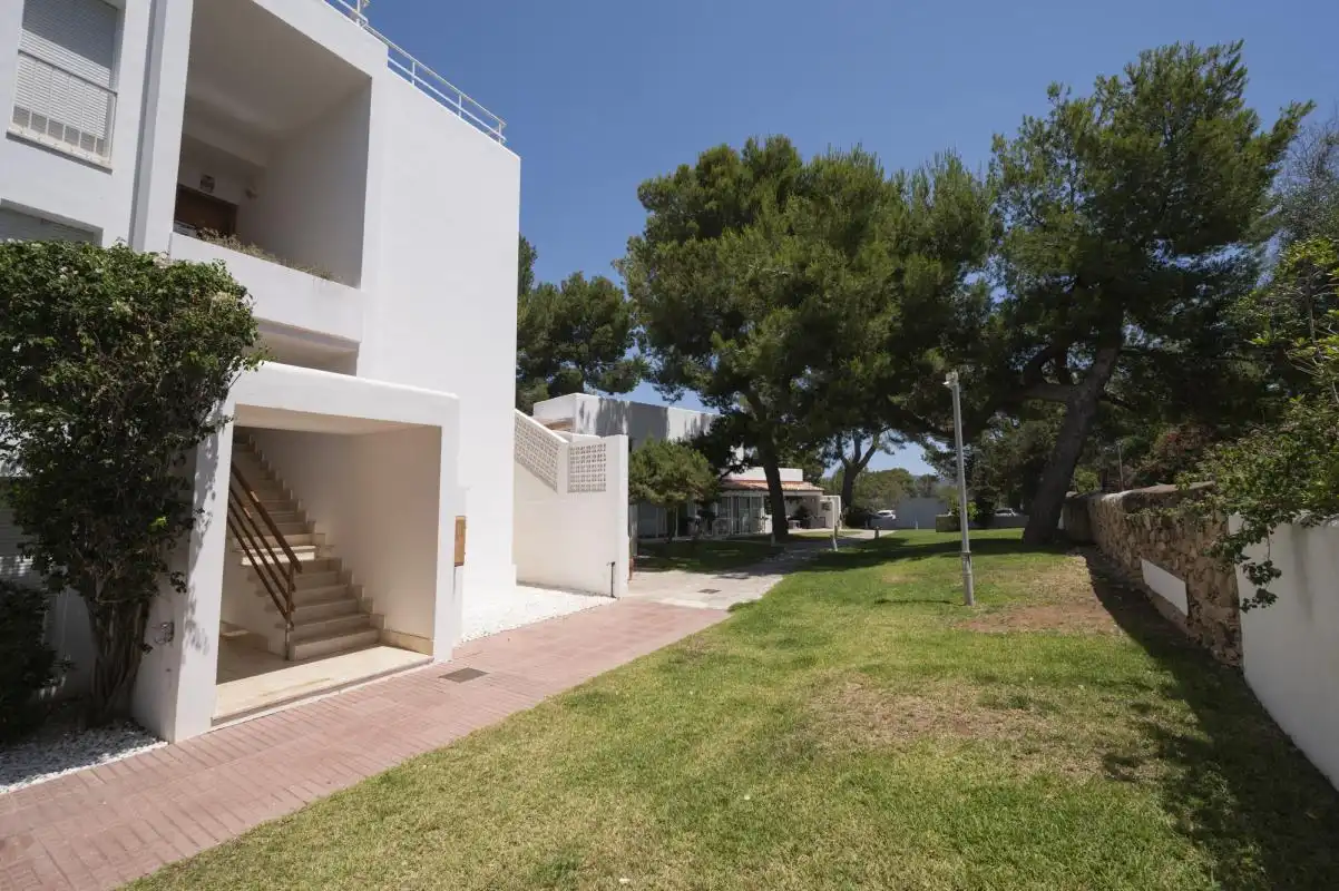 Vista exterior de Pis en venda en Sant Josep de sa Talaia amb Aire condicionat, Calefacció i Jardí privat
