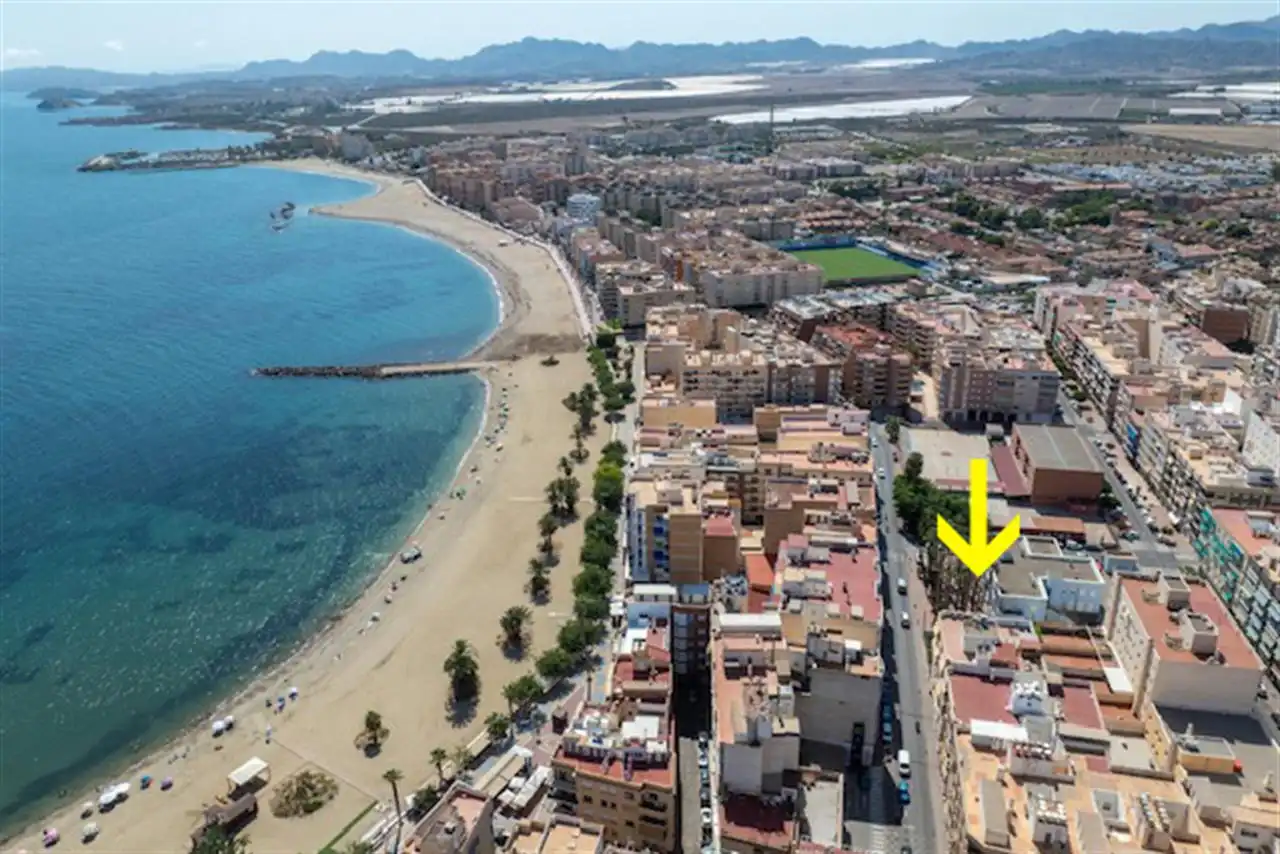 Vista exterior de Àtic en venda en Águilas amb Terrassa i Piscina