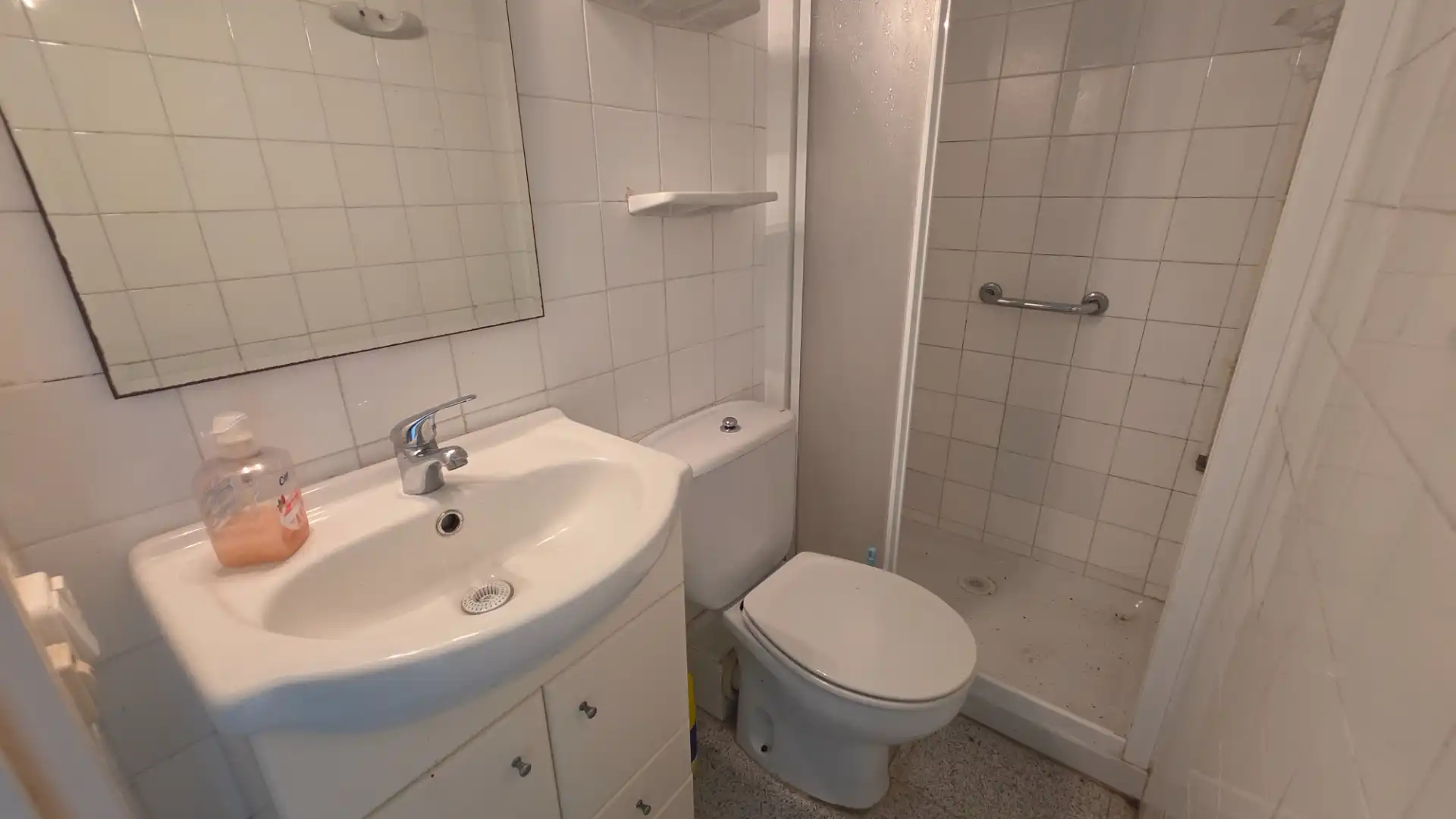 Baño de Estudio en venta en Tarragona con Amueblado y Piscina comunitaria