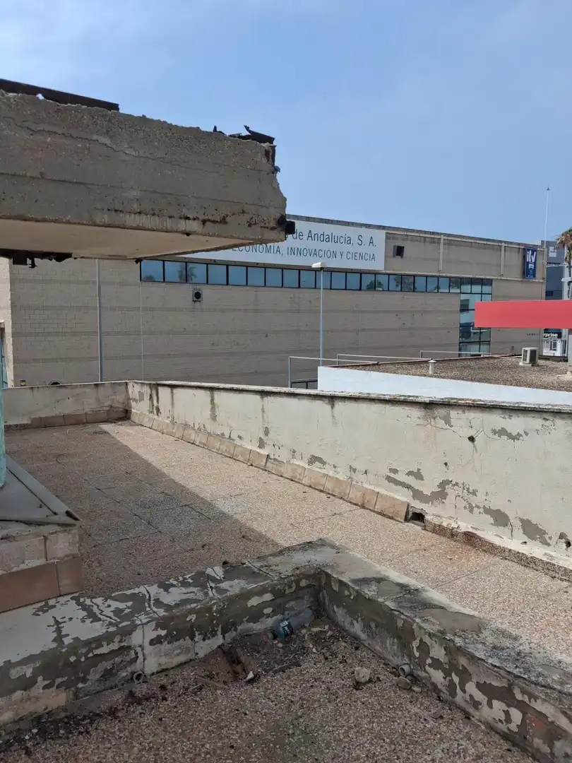 Vista exterior de Local de alquiler en Cádiz