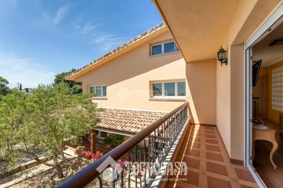 Vista exterior de Casa o chalet en venta en Hoyo de Manzanares con Calefacción y Piscina