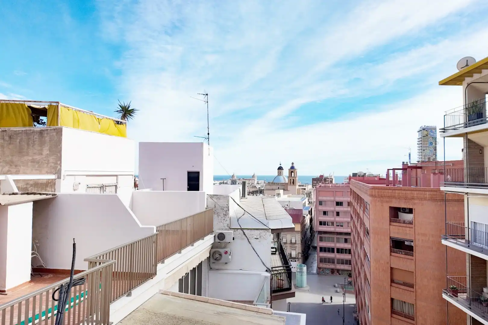 Außenansicht von Maisonette zum Verkauf in Alicante / Alacant mit Klimaanlage und Terrasse