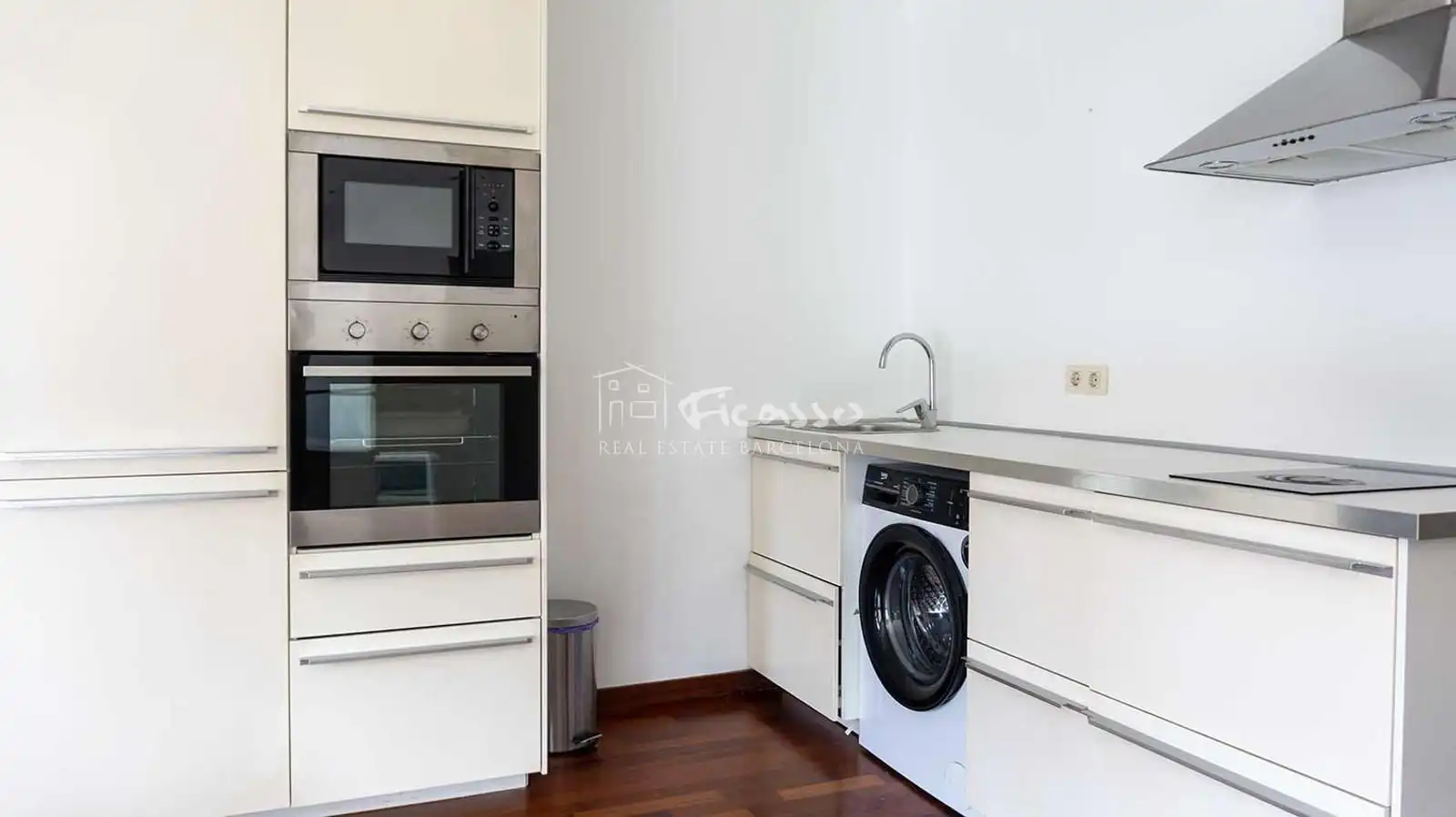 Kitchen of Attic for rent in Barcelona  with Air Conditioner, Heating and Parquet flooring