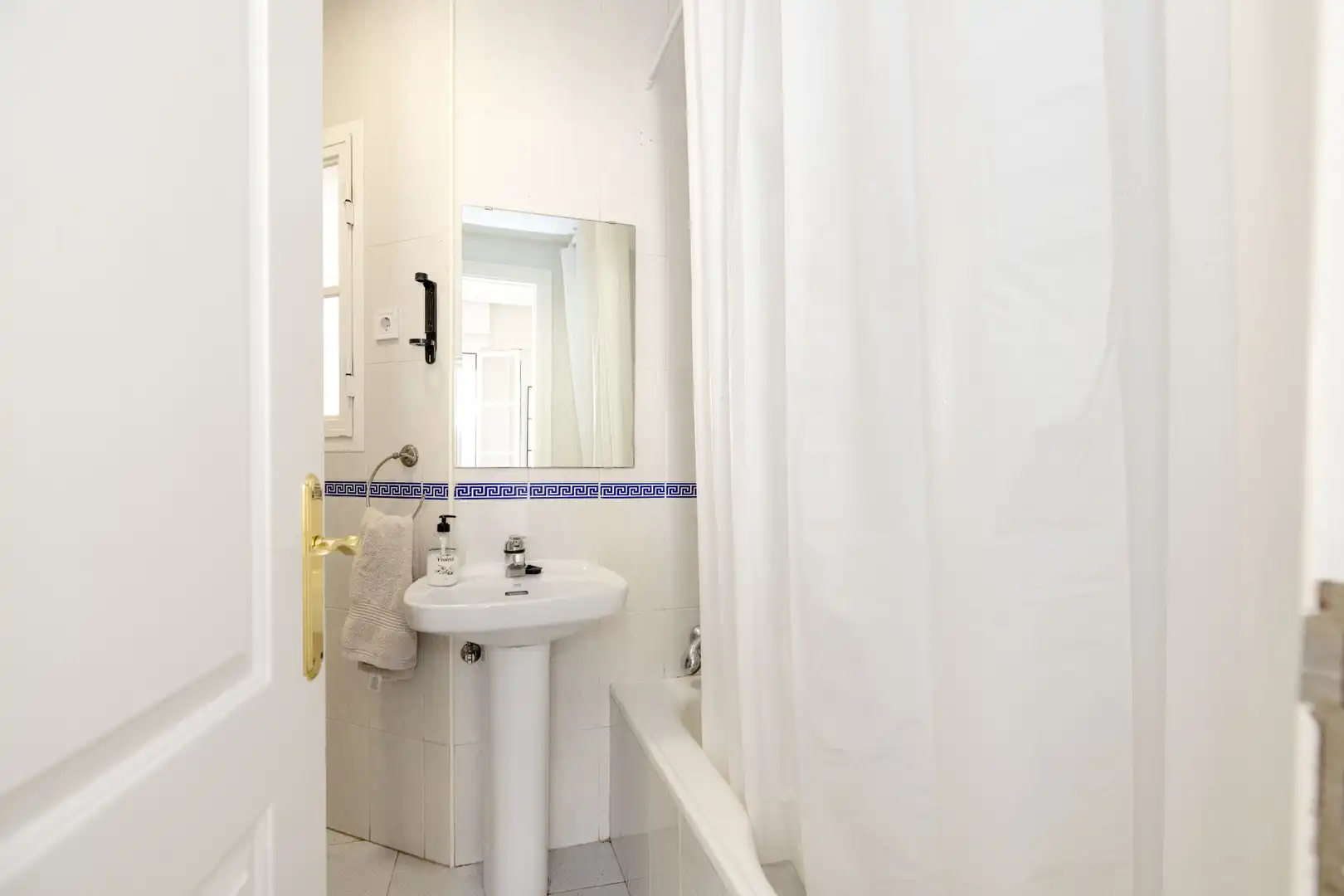 Bathroom of Flat for sale in Málaga  with Air Conditioner, Heating and Storage room