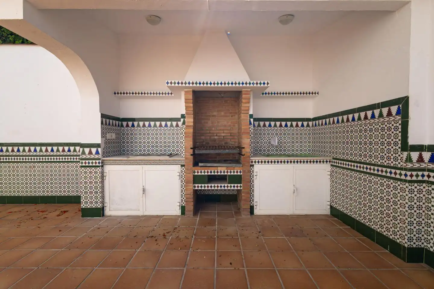 Cuina de Casa o xalet en venda en Málaga amb Jardí privat, Terrassa i Piscina