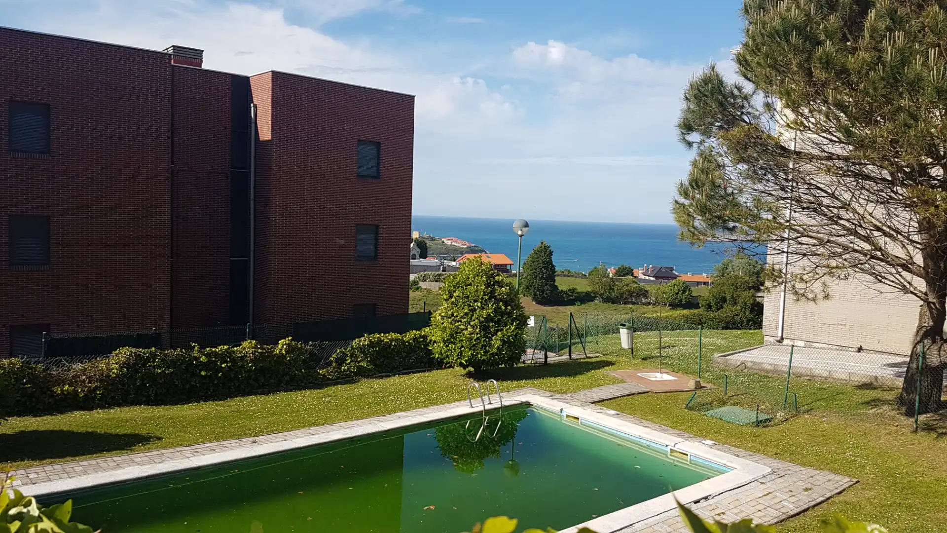 Piscina de Piso en venta en Suances con Calefacción, Amueblado y Lavadora