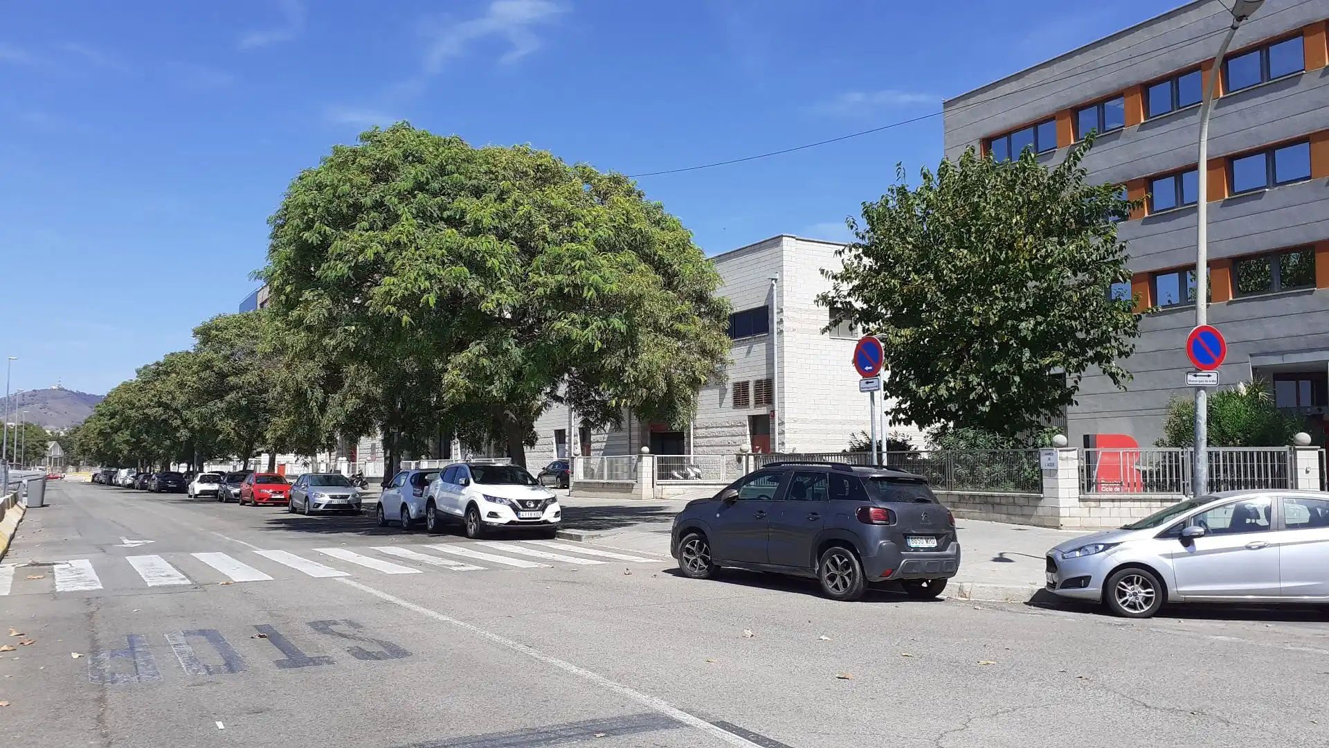 Außenansicht von Fabrikhallen zur Miete in L'Hospitalet de Llobregat