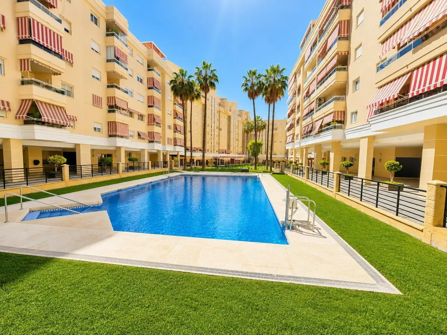 Swimming pool of Flat for sale in Málaga  with Air Conditioner, Terrace and Storage room