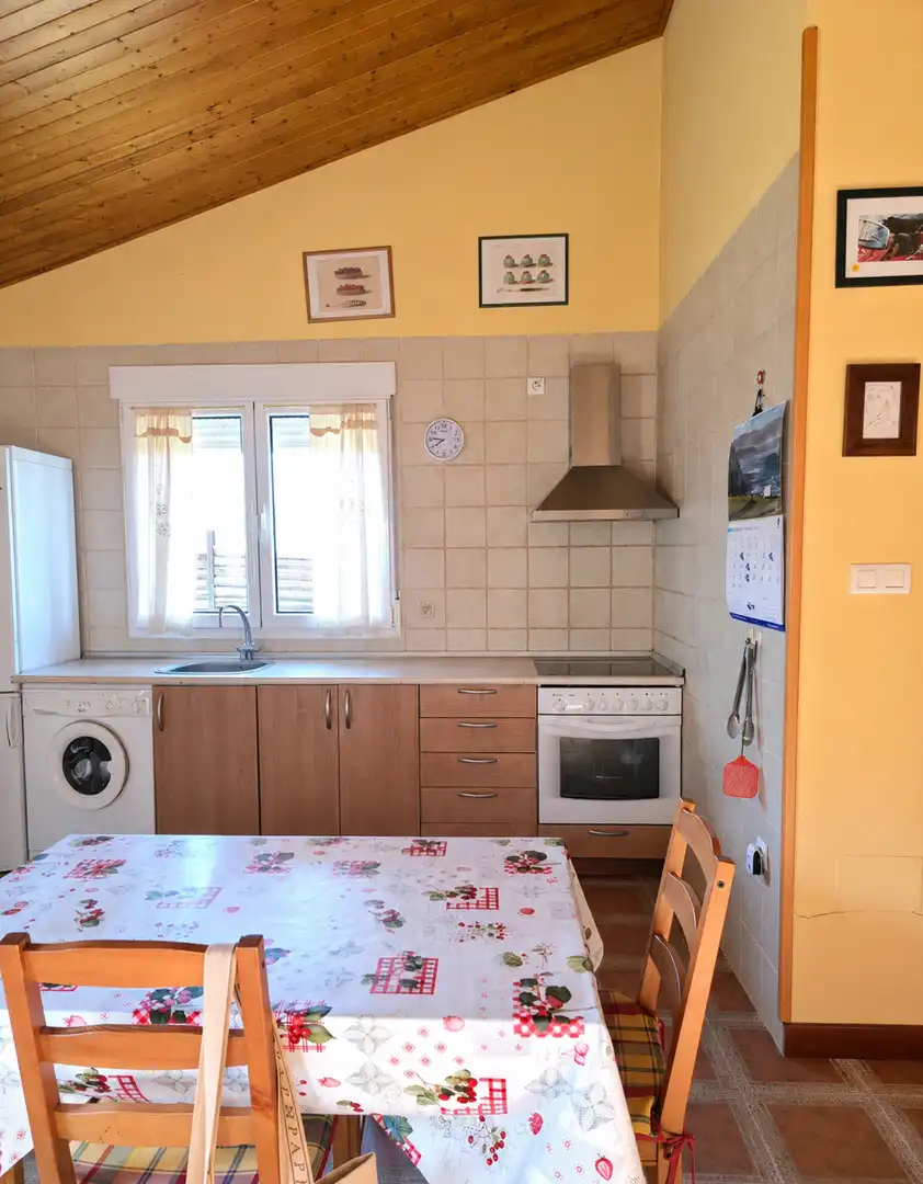 Kitchen of Houses for sale in Salinas de Pisuerga  with Private garden, Storage room and Swimming Pool