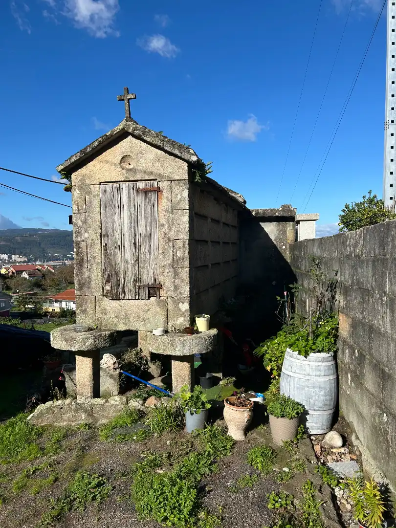 Vista exterior de Casa o xalet en venda en Pontevedra Capital  amb Moblat