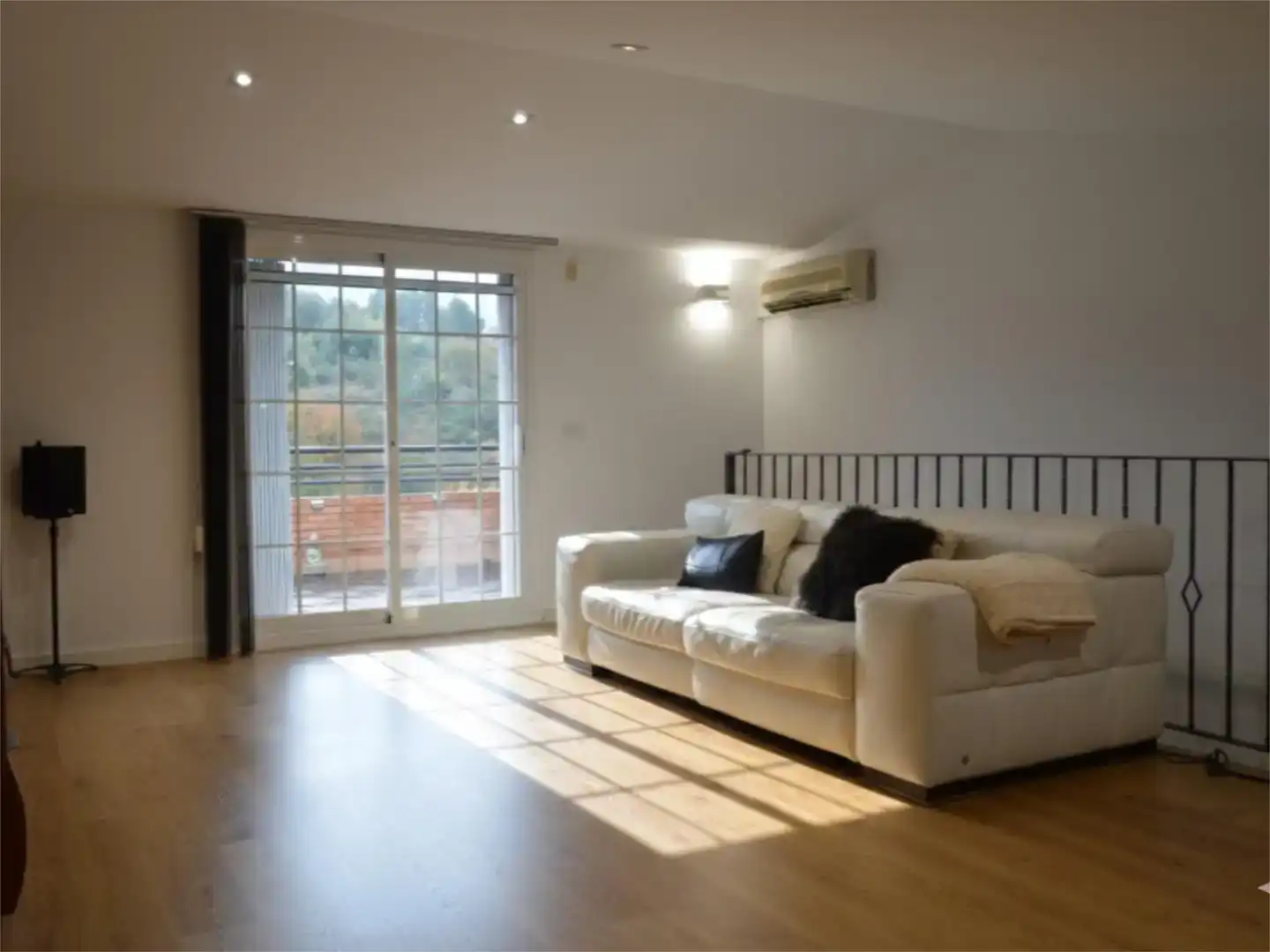 Sala d'estar de Casa adosada en venda en Sant Climent de Llobregat amb Aire condicionat i Balcó