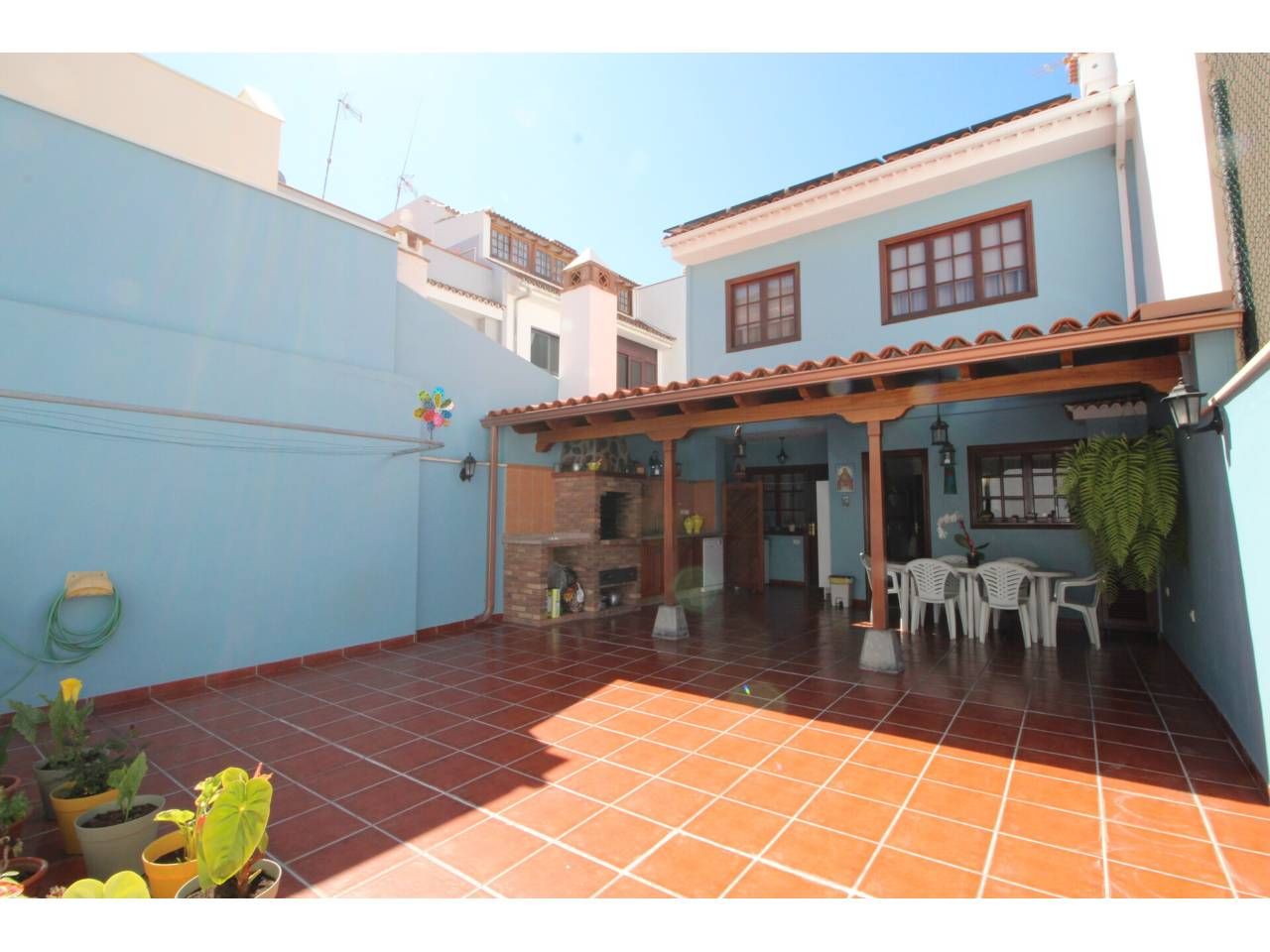 Vista exterior de Casa adosada en venda en La Orotava amb Calefacció, Parquet i Moblat