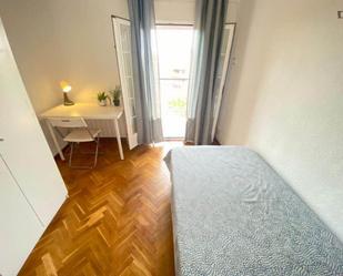 Dormitori de Apartament per a compartir en  Madrid Capital amb Moblat, Forn i Rentadora