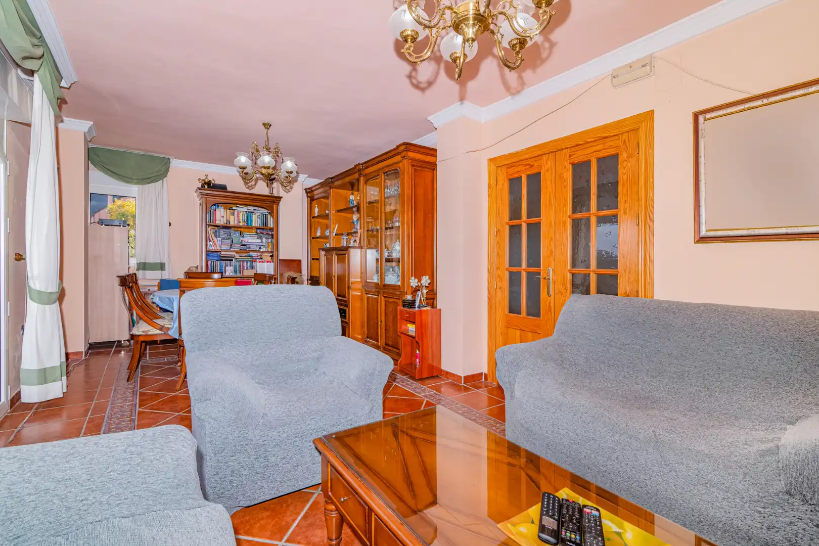 Sala de estar de Casa o chalet en venta en La Zubia con Aire acondicionado, Calefacción y Jardín privado