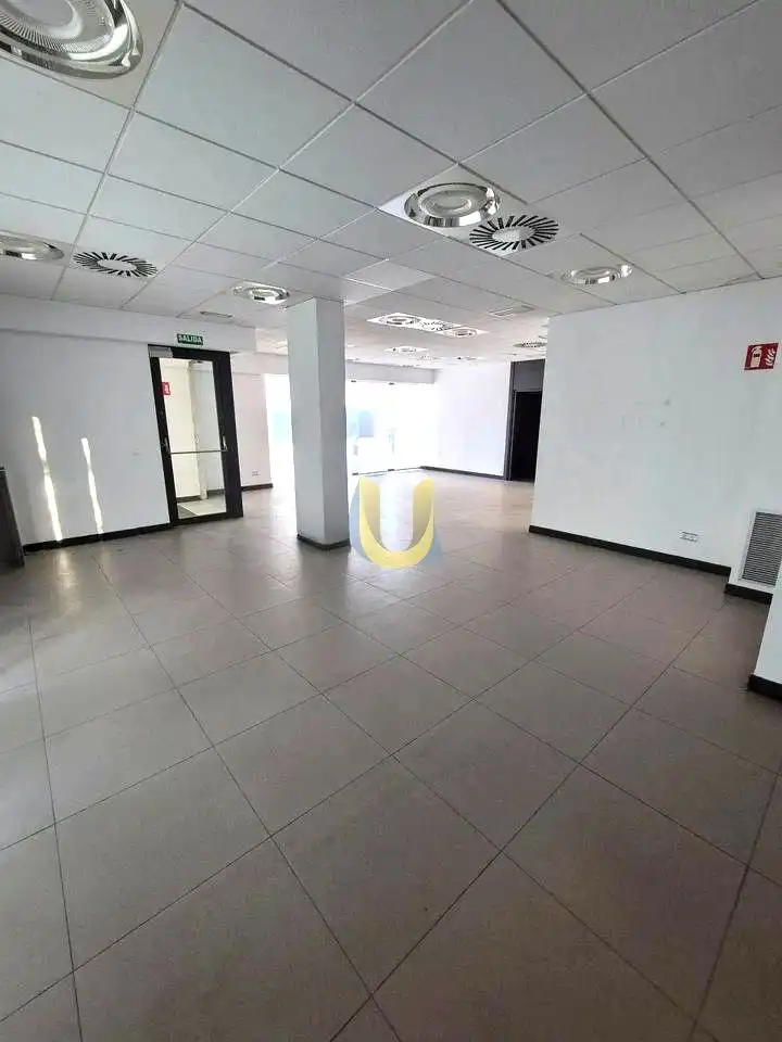 Locale commerciale in affitto a Rinconada, imagen 4