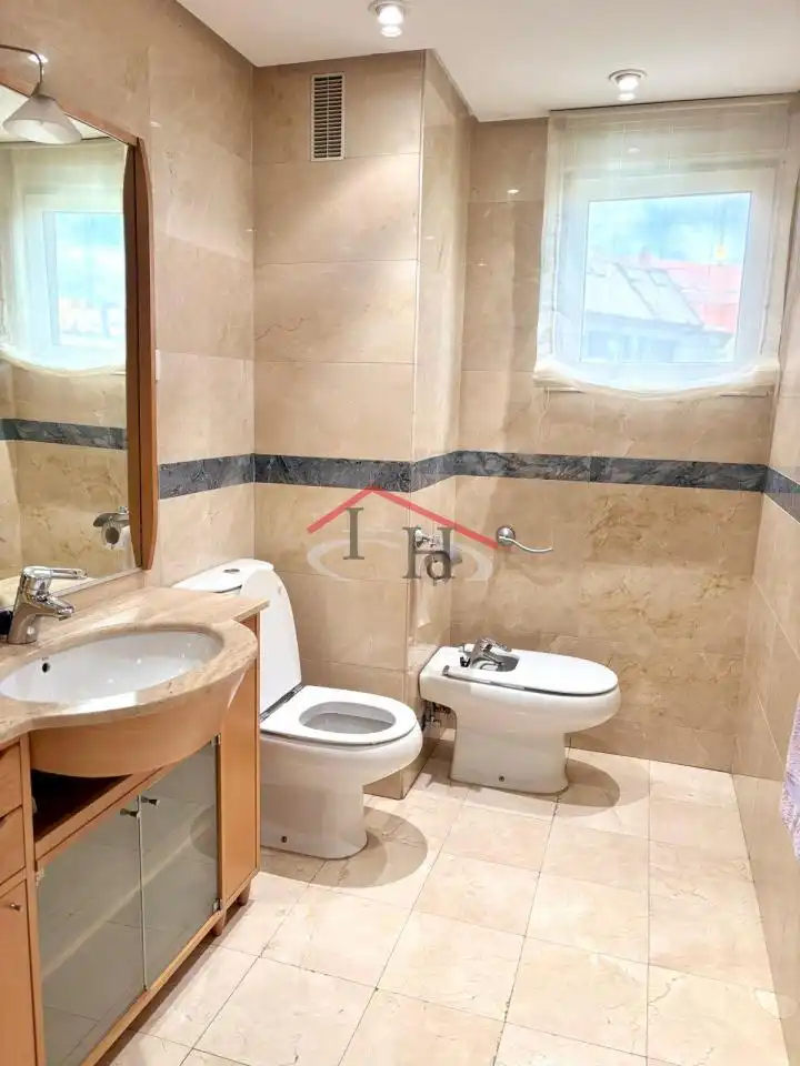 Bathroom of Flat for sale in León Capital   with Heating, Parquet flooring and Storage room