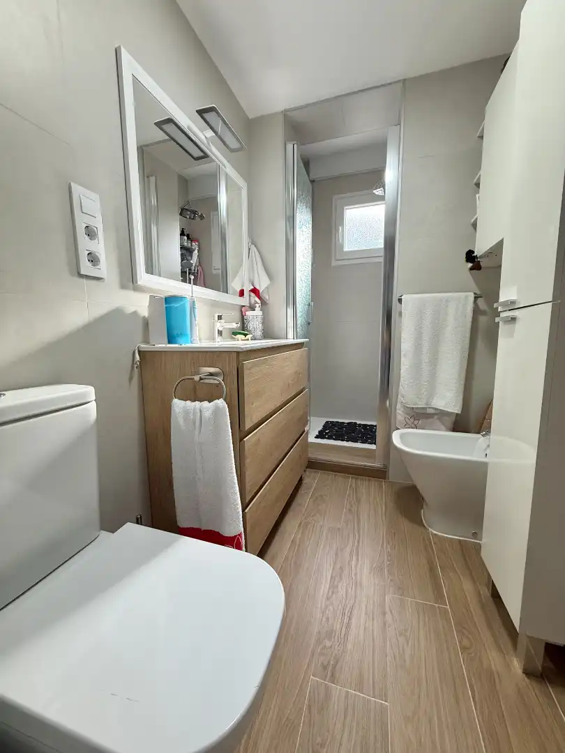 Bathroom of Flat for sale in Madrid  with Heating, Terrace and Storage room