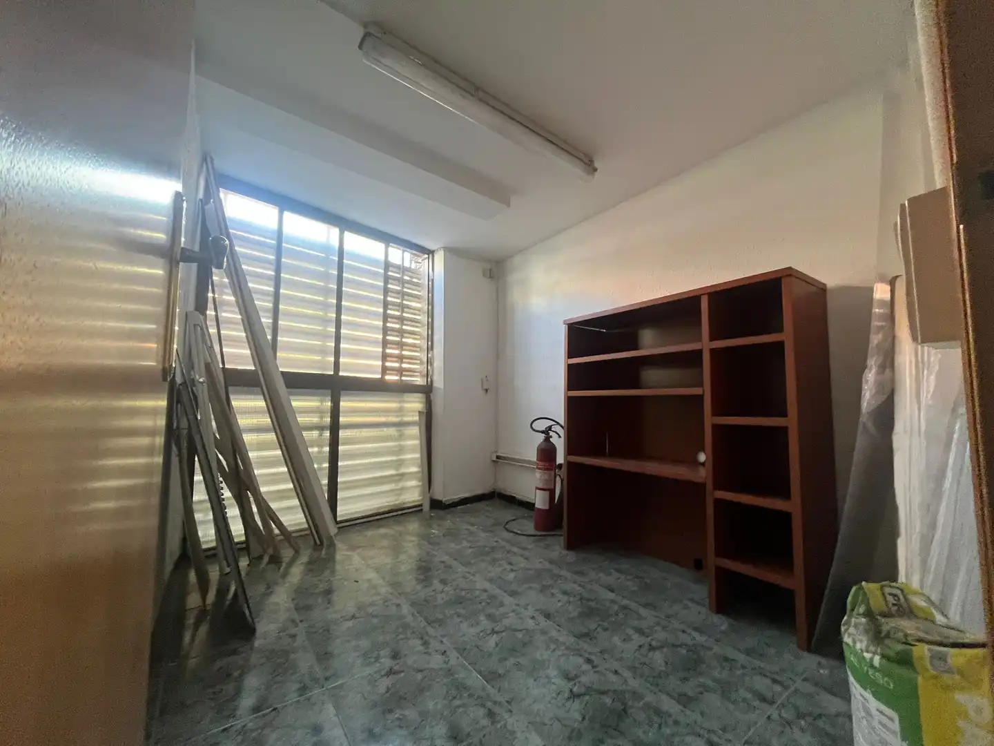 Local en venda en Santa Coloma de Gramenet amb Parquet i Alarma