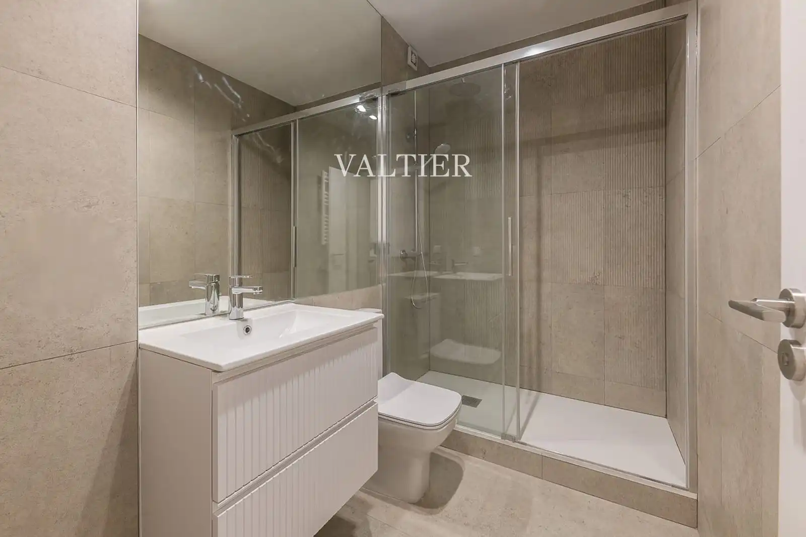 Badezimmer von Wohnung zur Miete in Madrid mit Klimaanlage, Terrasse und Möbliert
