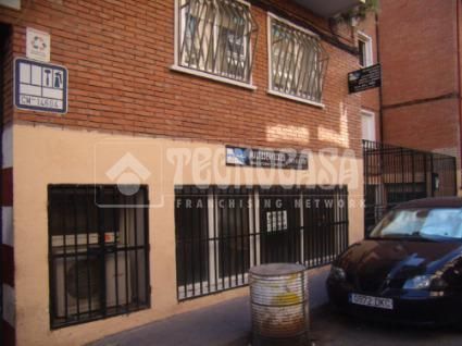 Vista exterior de Local en venda en  Madrid Capital amb Aire condicionat