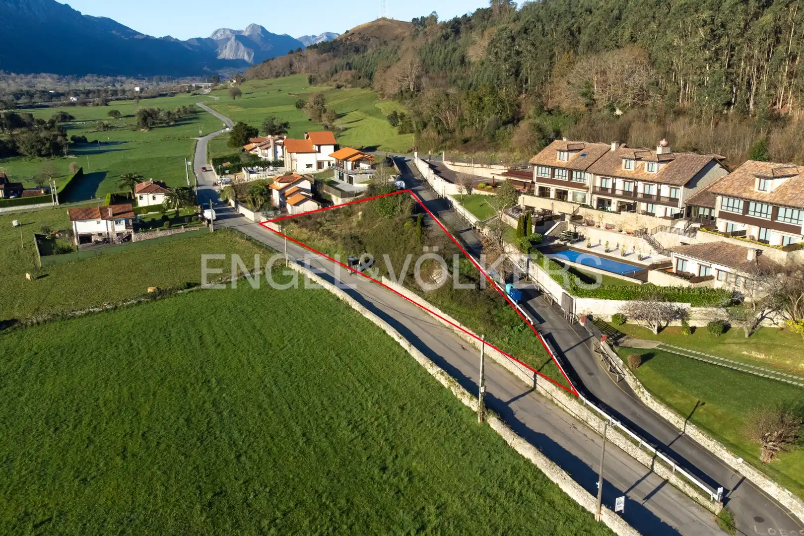 Residencial en venda a Cué - San Roque - Andrín