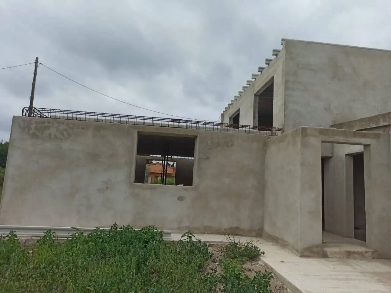 Vista exterior de Casa o xalet en venda en San Rafael del Río amb Piscina