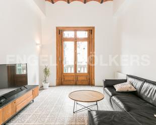 Living room of Apartment for sale in  Barcelona Capital  with Air Conditioner, Swimming Pool and Balcony