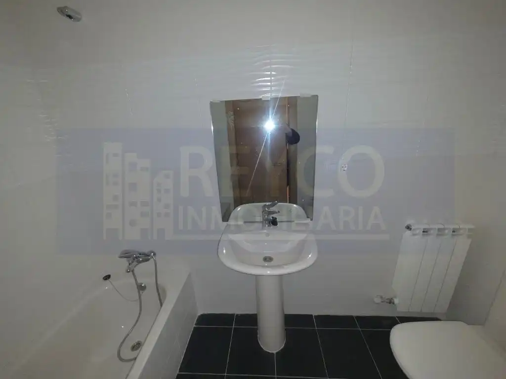 Badezimmer von Wohnungen zum Verkauf in  Logroño mit Heizung, Terrasse und Schwimmbad