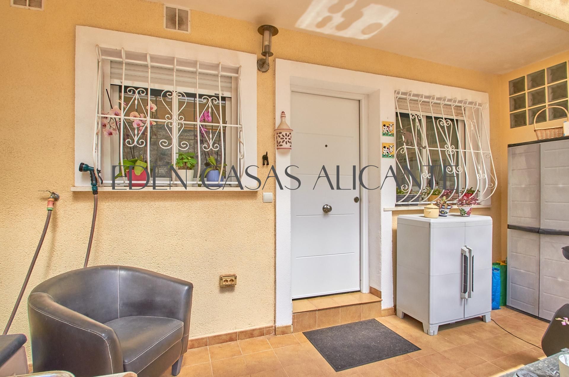 Casa adosada en venta en Busot con Calefacción, Jardín privado y Terraza