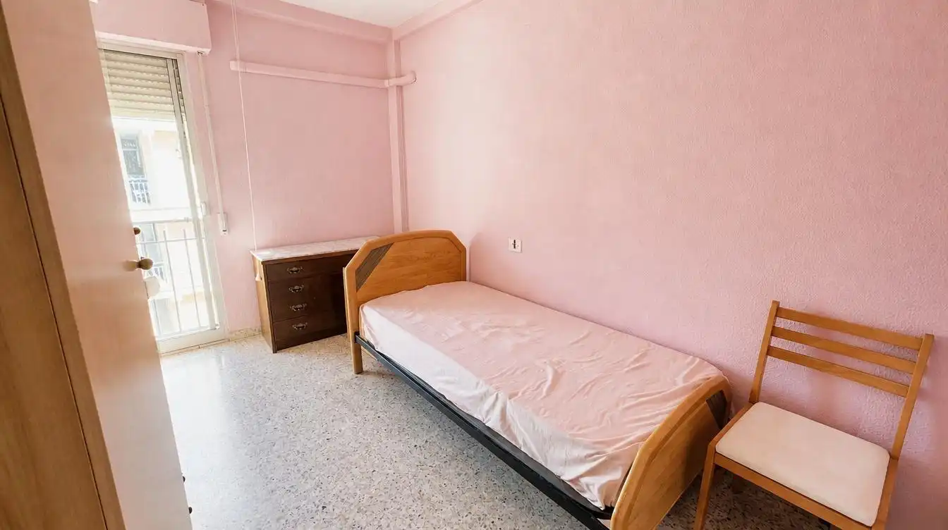 Bedroom of Flat for sale in Granada  with Heating, Furnished and Balcony